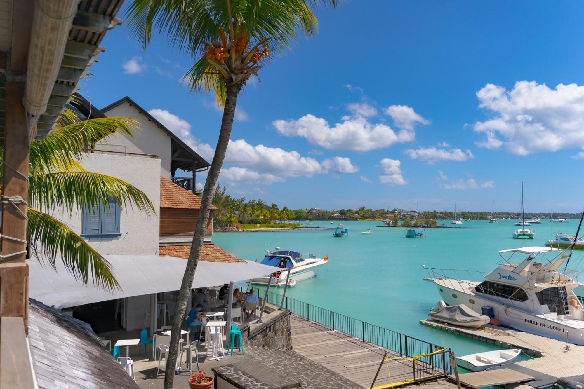 Beachfront Luxurious Stunning Sunset Boulevard Apartment, Grand Baie Bagian luar foto