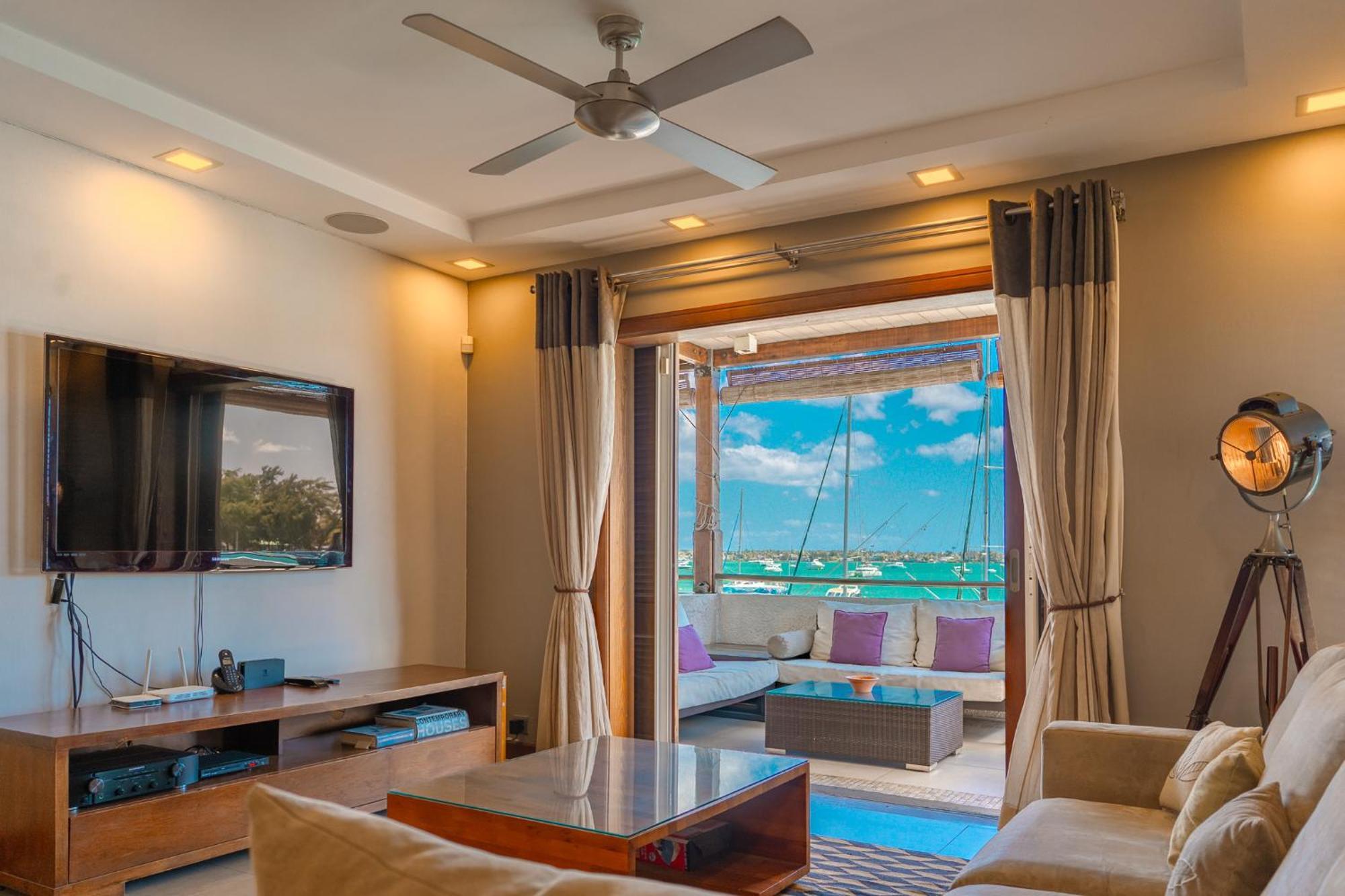 Beachfront Luxurious Stunning Sunset Boulevard Apartment, Grand Baie Bagian luar foto