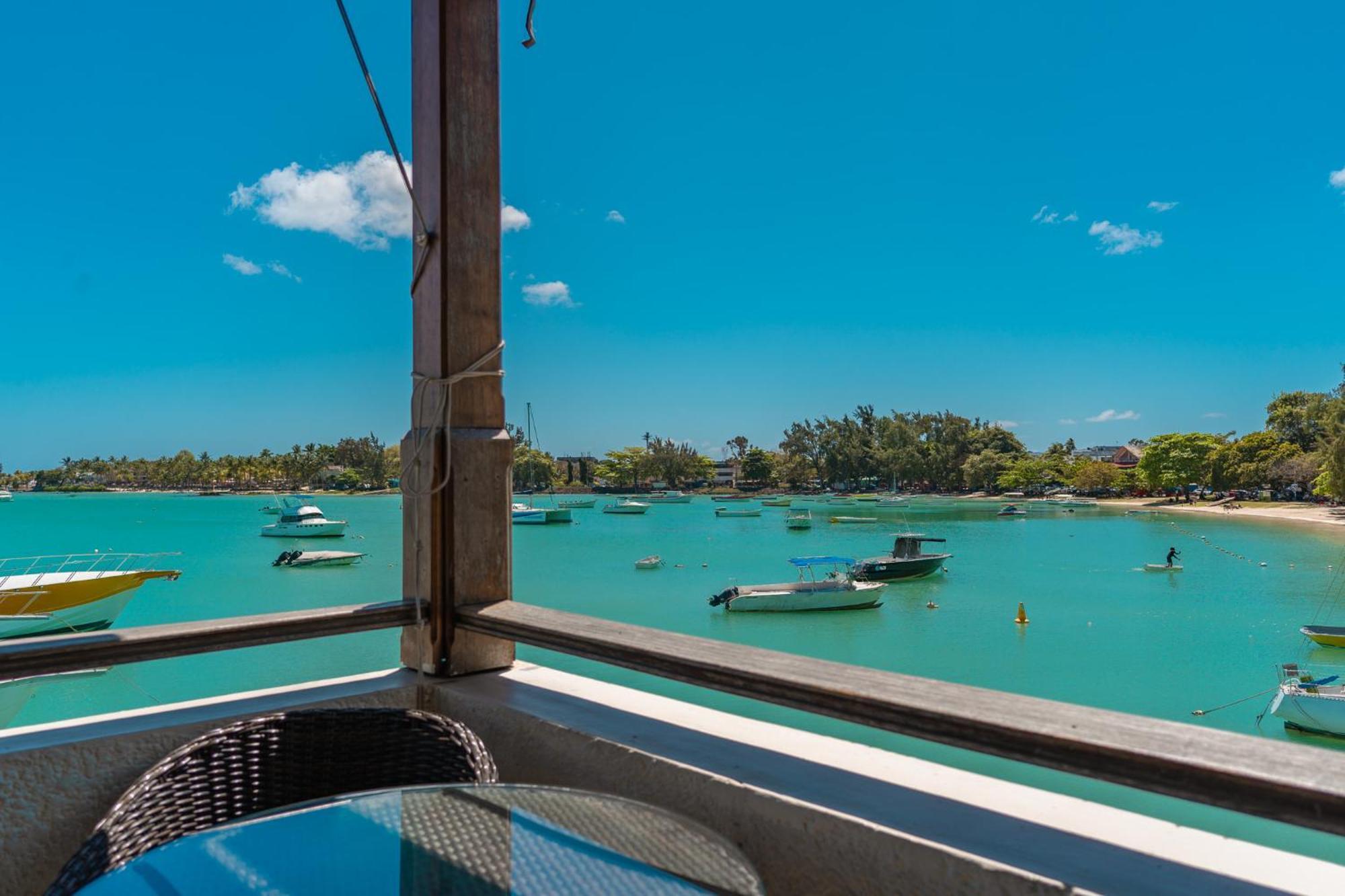 Beachfront Luxurious Stunning Sunset Boulevard Apartment, Grand Baie Bagian luar foto