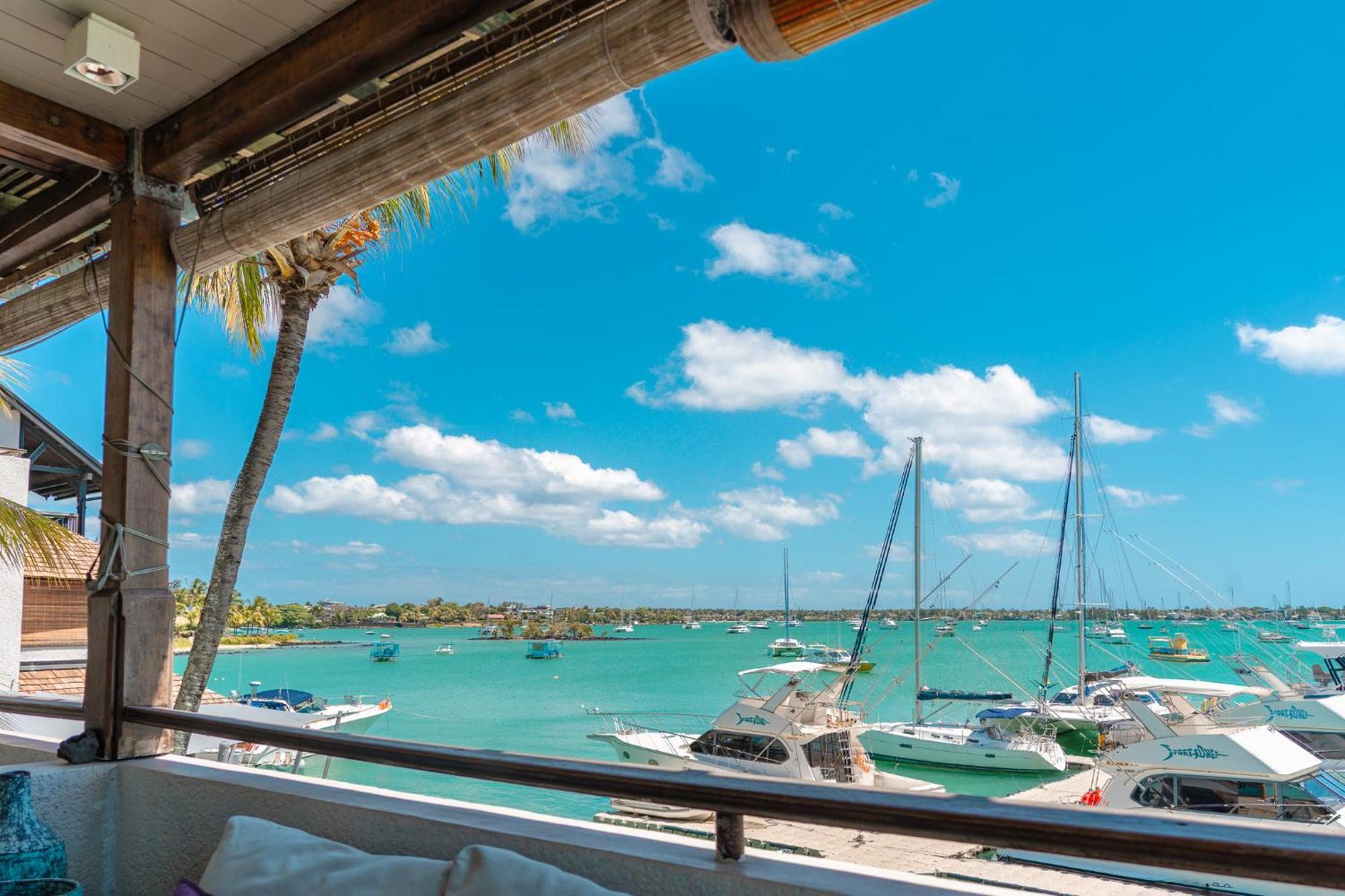 Beachfront Luxurious Stunning Sunset Boulevard Apartment, Grand Baie Bagian luar foto